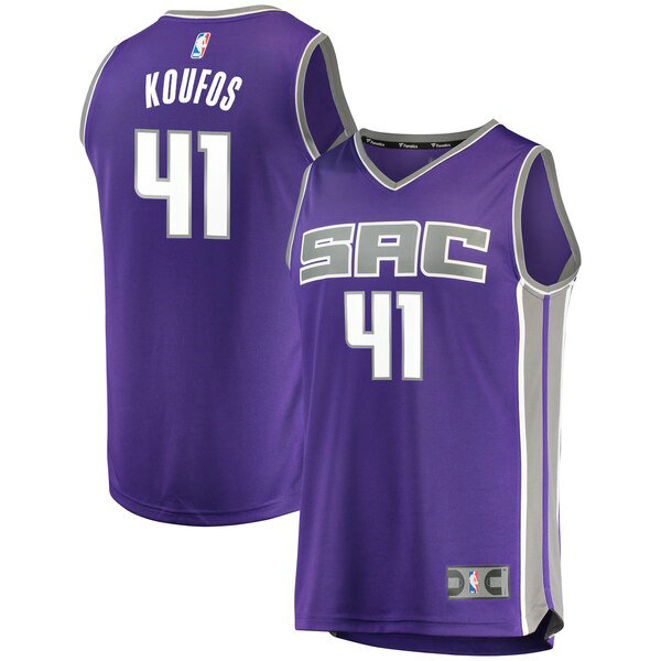 Camiseta Kosta Koufos 41 Sacramento Kings Road Replica Player Púrpura Hombre